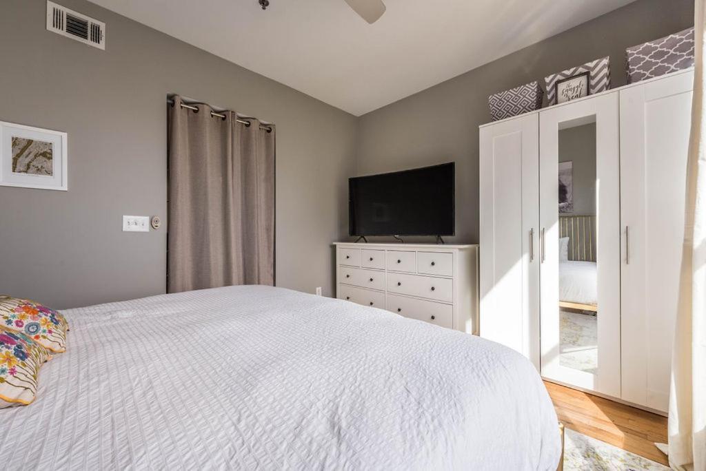 Trendy Castleberry Hill Condo- Walk To Mercedes Benz/ All Downtown Attractions Атланта Екстериор снимка